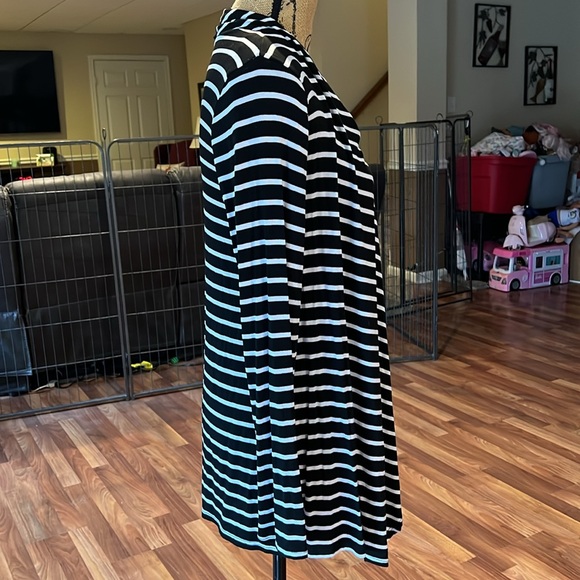 Size S black and white striped one button open front longsleeve top - Picture 5 of 5